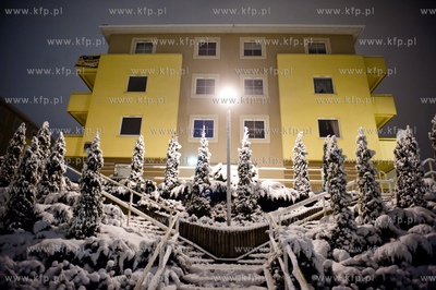 Gdansk. Zimowy krajobraz osiedla Ujescisko po obfitych...
