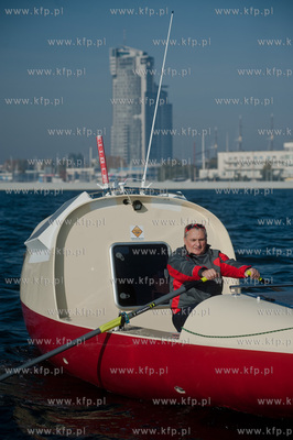 Gdynia. Pierwsza prezentacja lodzi wioslowej Romualda...