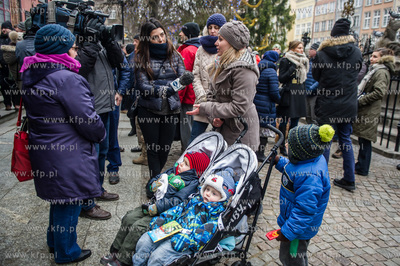 Gdansk. Dlugi Targ. Protest mieszkancow Gdanska, ktorzy...