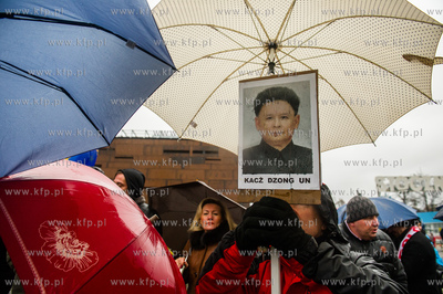 Gdansk. Plac Solidarnosci. Wiec dla obrony demokracji...