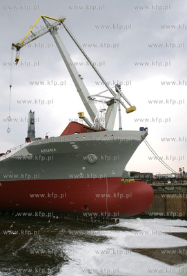 Gdynia. Wodowanie m/s Ariana w suchym doku Stoczni...