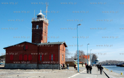 Latarnia morska w Darlowku 28.03.2005 fot. Artur Bissari...