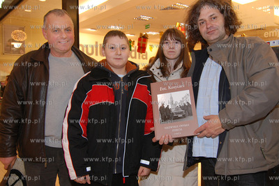 Salon EMPiK w Centrum Handlowym Auchan w Rumi. 
Spotkanie...