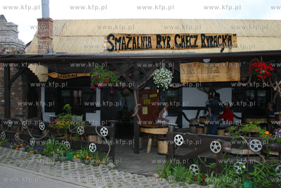 Jastarnia, ul. Kosciuszki 1. Checz rybacka  
3.06.2006...