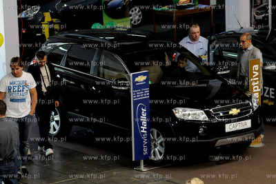 Trojmiejskie Targi Motoryzacyjne w hali wystawienniczej...