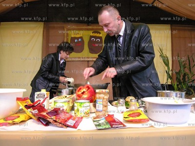 Karzniczka k/Slupska VI Swieto Ziemniaka. nz. Starosta...