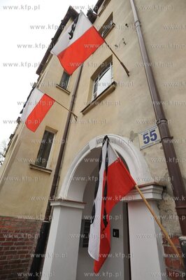 Zaloba narodowa po katastrofie prezydenckiego samolotu...