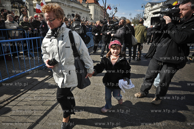 Pozegnanie pary Prezydenckiej na Krakowskim Przedmiesciu...