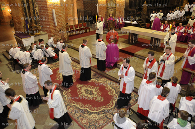 Nabozenstwo meki Panskiej w Wielki Piatek w Katedrze...