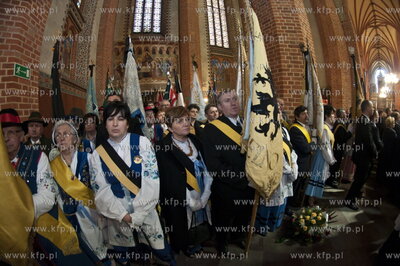 Bazylika katedralna w Pelplinie. Uroczystości pogrzebowe...