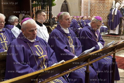 Bazylika katedralna w Pelplinie. Uroczystości pogrzebowe...