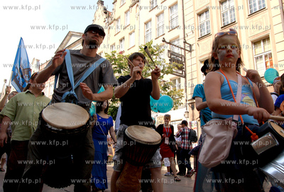 Parada  XVI Festiwalu Szekspirowskiego ruszyla spod...