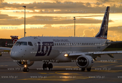 Gdansk, Rebiechowo. Nz. Embraer 195 Polskich Linii...