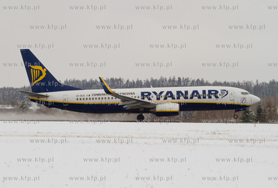 Zima w Porcie Lotniczym Gdansk im. Lecha Walesy. 19.02.2013...