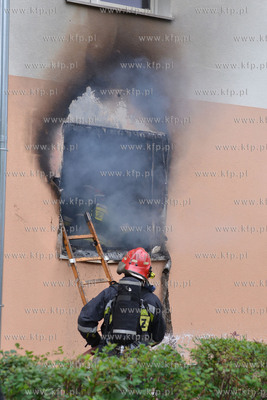 Pozar mieszkania polozonego na parterze budynku na...