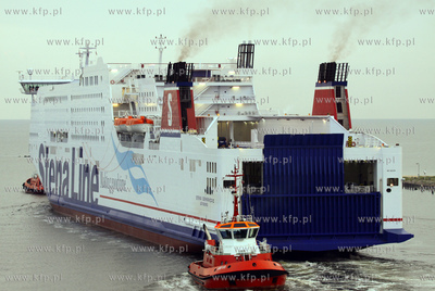 Wyjscie promu Stena Germanica z portu w Gdansku po...