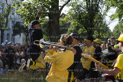Gdańsk. Festiwal teatrów Ulicznych FETA. Always Drinking...