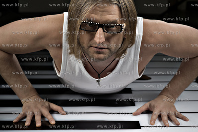 Sesja Leszka Mozdzera - pianista, kompozytor
13.10.2009
fot....