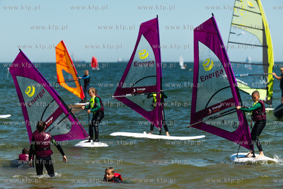 Plaza w Sopocie, przy Sopockim Klubie Zeglarskim. Briefing...