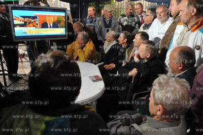 Stocznia Gdanska. Zwiazkowcy ze stoczniowej Solidarnosci...