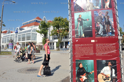 Sopot. ul. Bohaterow Mointe Cassino w glebi Dom Zdrojowy....