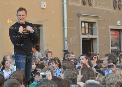 Gdansk. Dlugi Targ. Happening pt Aktorzy Przyjechali...