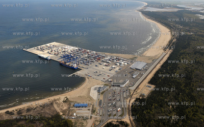 Gdansk, terminal kontenerowy DCT z lotu ptaka. 2.05.2011...