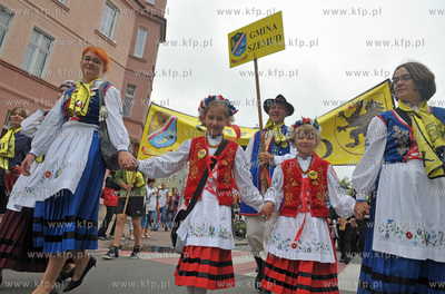 XIII Swiatowy Zjazd Kaszubow w Leborku. Barwny korowod...