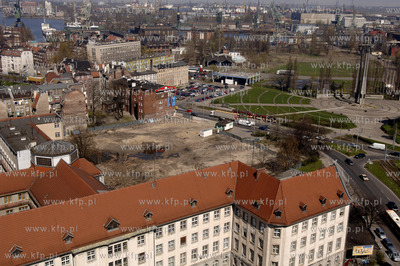 Gdansk. Widok z wiezowca zieleniak na fragment budynku...