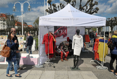 Sopot. Molo Fest przy sopockim molo. Strefa wystawcow....