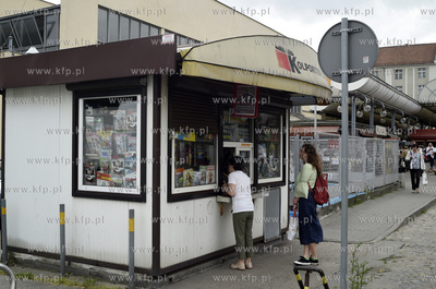 Gdynia. Kiosk firmy Kolporter na ul. Jana z Kolna,...