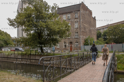 Gdańsk. Kładka nad Kanałem Radunii między ul. Rybaki...