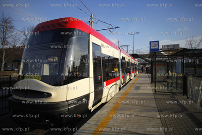 Gdańsk. Próbny przejaz tramwaju po zmodernizowanym...