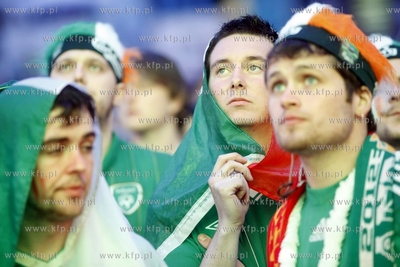 Gdansk. Mistrzostwa europy w pilce noznej. Kibice ogladaja...
