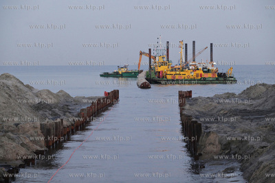 Sopot. Zatapianie 400 metrowej rury, ktora posluzy...