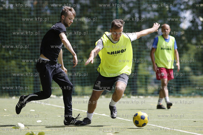 Gdansk Zaspa. Pilkarski turniej dzikich druzyn Do przerwy...
