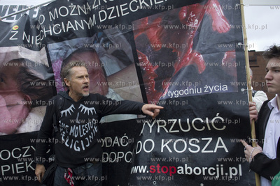 Gdańsk. Plac Solidarności. Czarny Protest,  czyli...