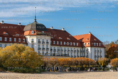 Sopot. Jesienna plaża.Nz. Grand Hotel.  25.10.2021...