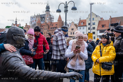 Gdańsk. Wyspa Spichrzów. Odsłonięcie ławeczki...