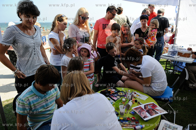Gdynia. Bulwar nadmorski. Festyn PGNiG Bezpiecznie...