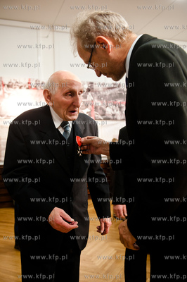 Gdansk. Historyczna sala BHP. Wreczenie odznaczen panstwowych,...