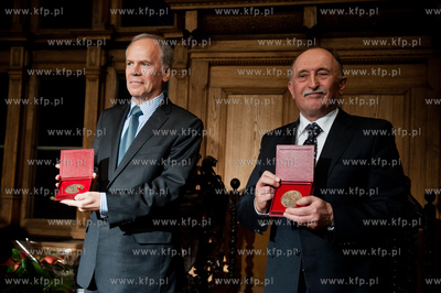 Gdansk. Ratusz Staromiejski. Uroczystosc wreczenia...