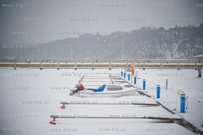 Gdynia. Zima w porcie jachtowym. Niskie temperatury...