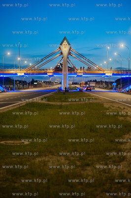 Gdansk. Oddany do uzytku, efektownie podswietlony most...