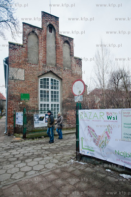 Gdansk. Oliwa. Dom Zarazy. Bazar nisko przetworzonej...