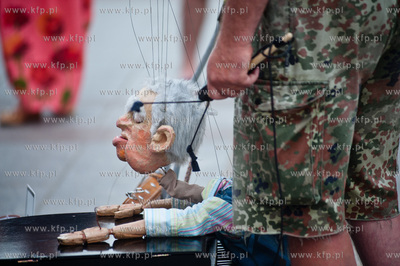 Wakacyjne popoludnie na ul. Bohaterow Monte Casino...