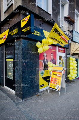 Gdansk. Ul. Podwale Staromiejskie. Fasada oraz szyldy...