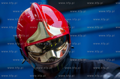 Gdansk. Cwiczenia Strazy Pozarnej na nowo budowanym...