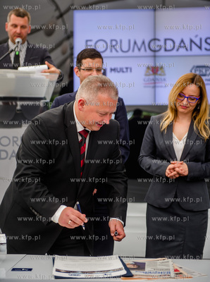 Gdansk. Uroczystosc wmurowania kamienia wegielnego...