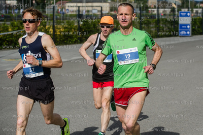 Zawodnicy na trasie II PZU Gdansk Maraton. 
Nz Pawel...
